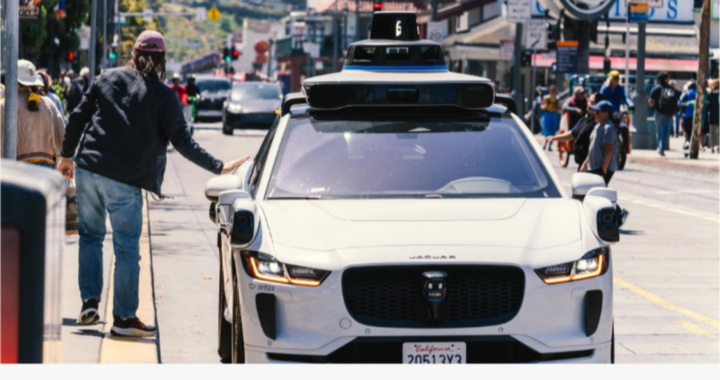 Helm.ai anuncia conducción urbana con visión pura: el salto de la IA del nivel 2 al nivel 4 en 2026